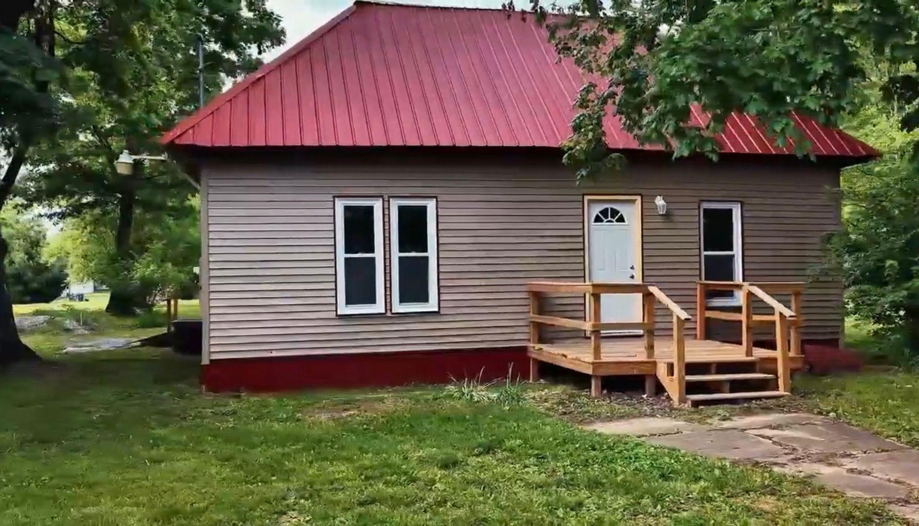 602 W CHERRY Street — Mcleansboro, IL 62859