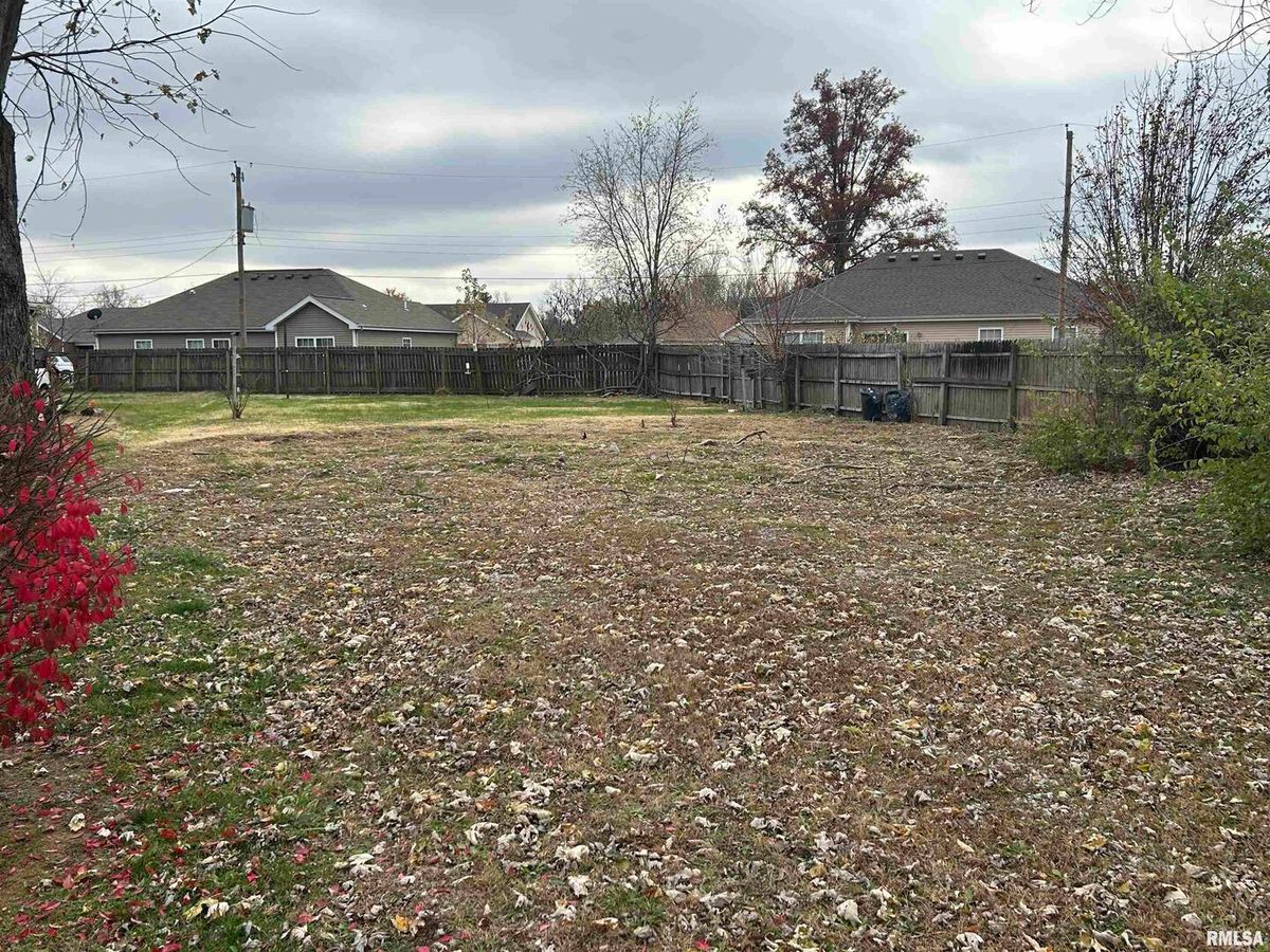 821 15th St Street, Centralia, IL 62801