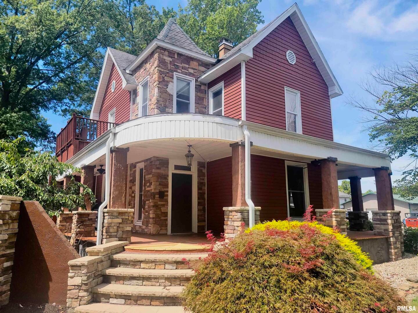 521 N LOCUST Street — Flora, IL 62839