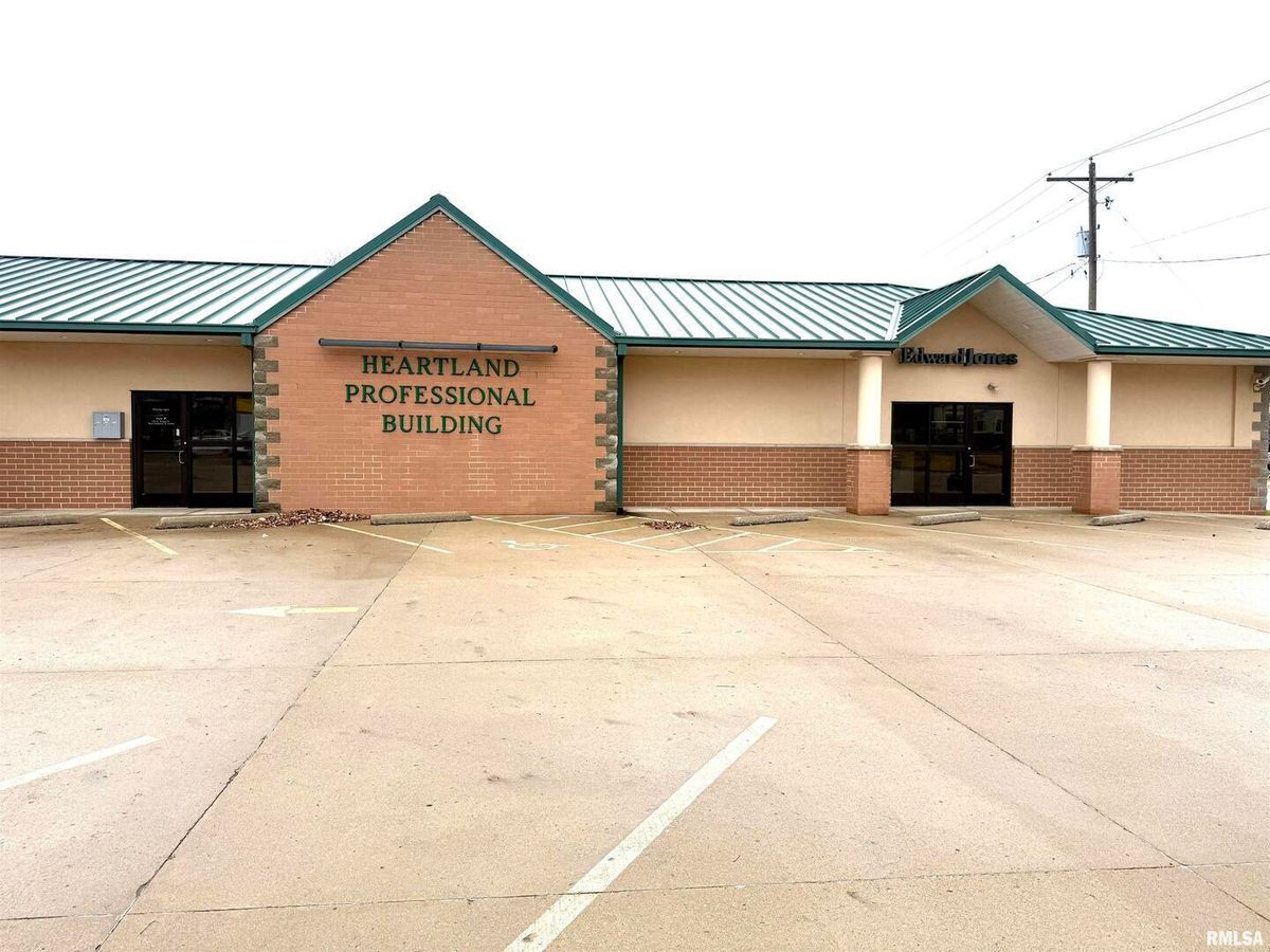 215BC LOGAN Street, West Frankfort, IL 62896