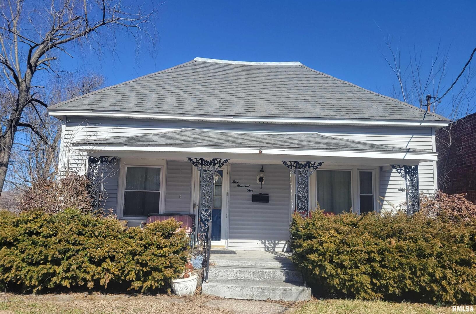 905 W MONROE Street — Herrin, IL 62948