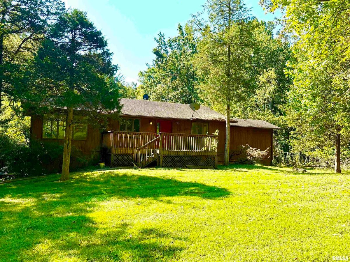 592 Brush Hill Road, Carbondale, IL 62901