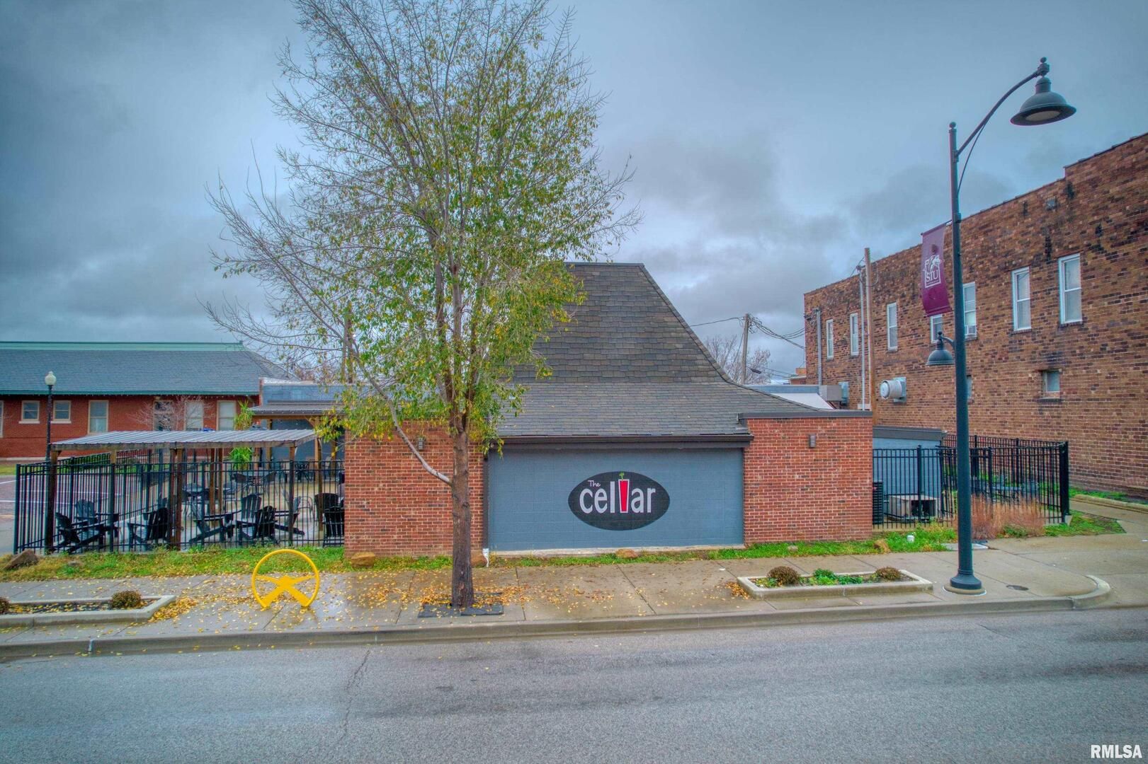 101 W MONROE Street — Carbondale, IL 62901