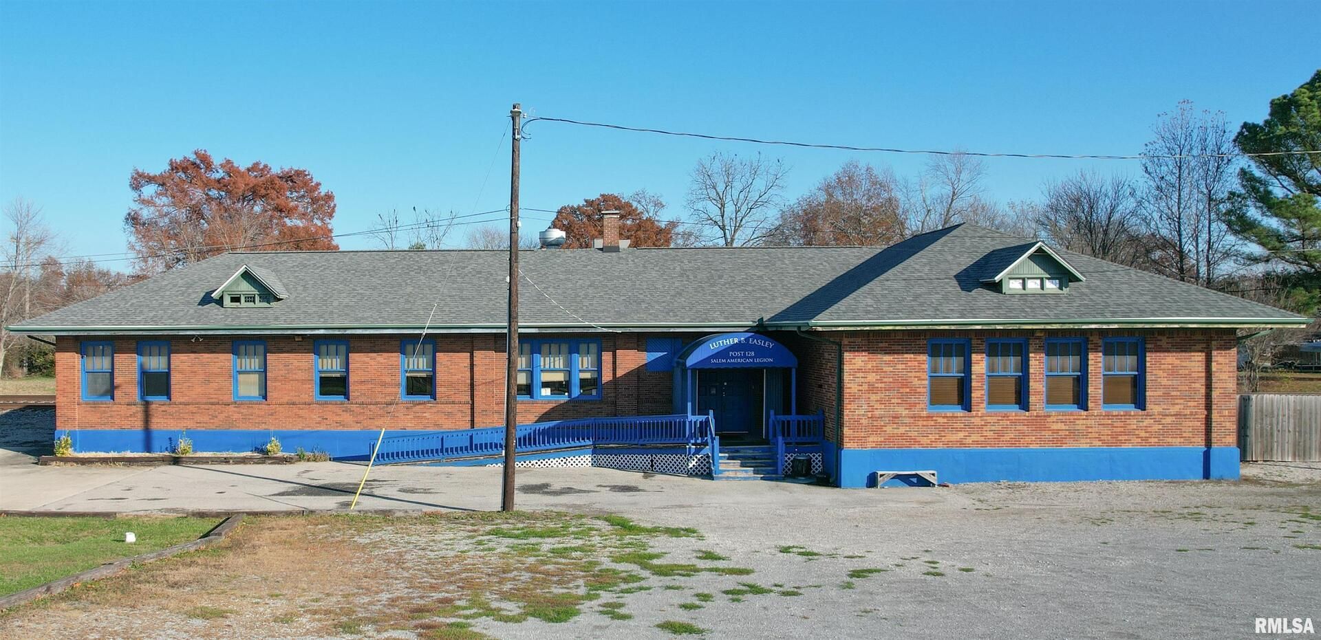 1001 E MAIN Street — Salem, IL 62881