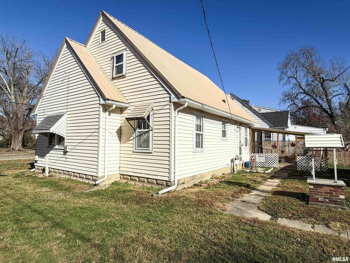 601 E LAFAYETTE Street, Olney, IL 62450