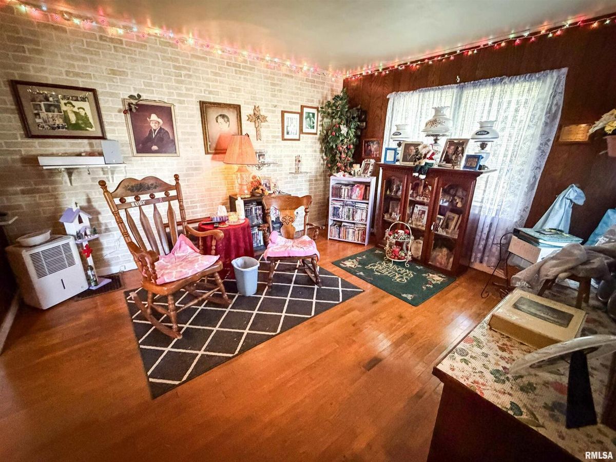 601 E LAFAYETTE Street, Olney, IL 62450