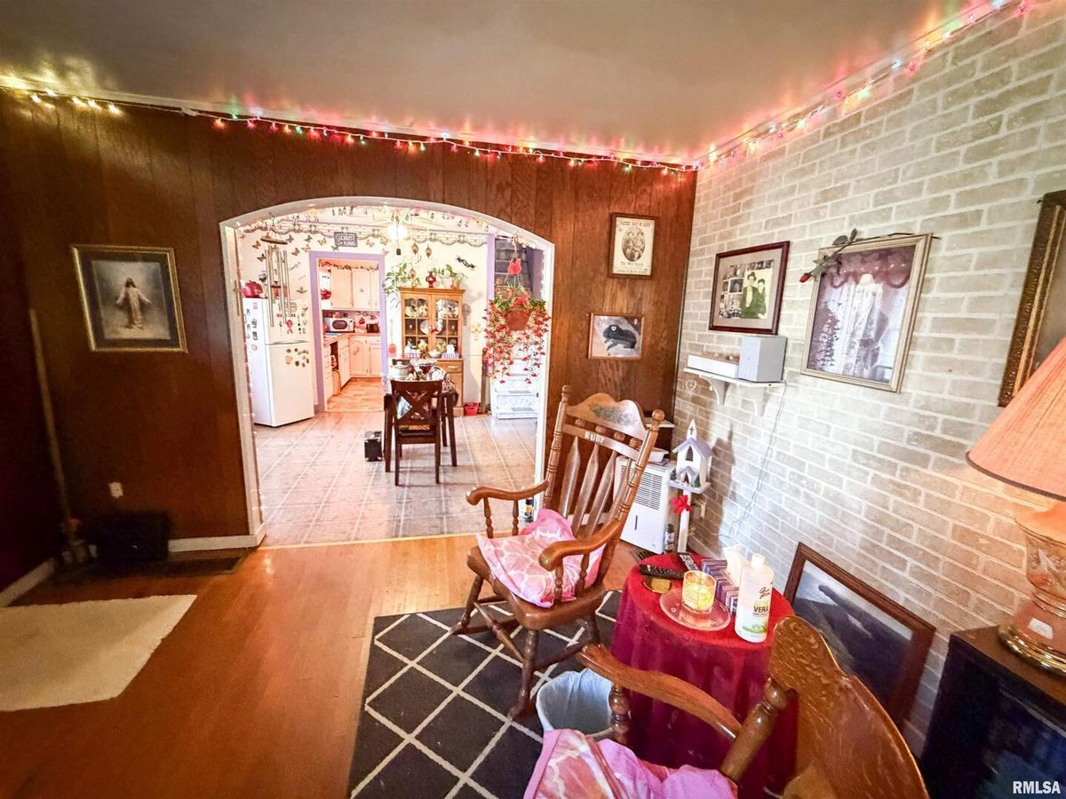 601 E LAFAYETTE Street, Olney, IL 62450