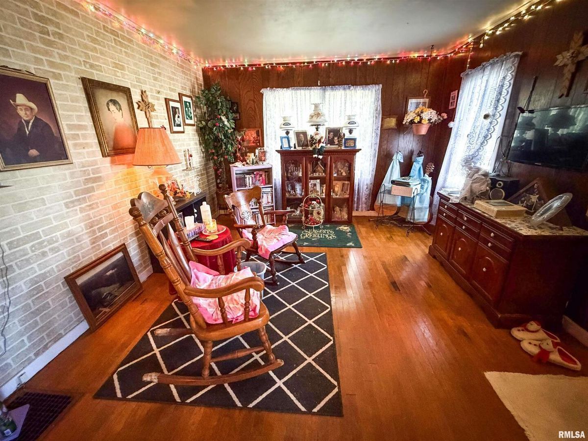 601 E LAFAYETTE Street, Olney, IL 62450