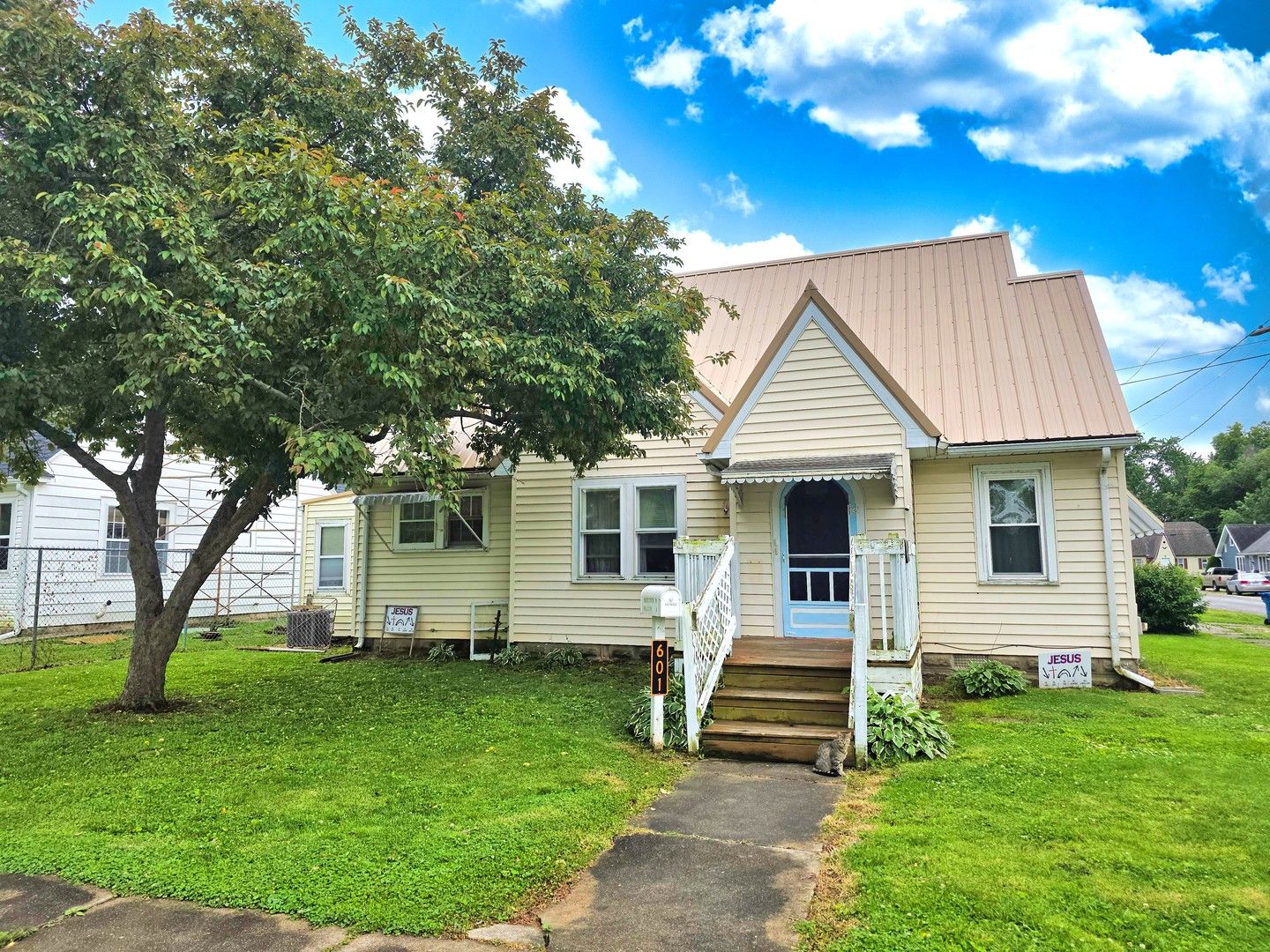601 E LAFAYETTE Street — Olney, IL 62450