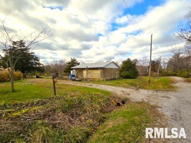 155 E 4TH Street, Bonnie, IL 62816