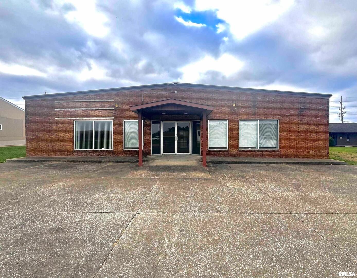 3907 W Ernestine Drive — Marion, IL 62959