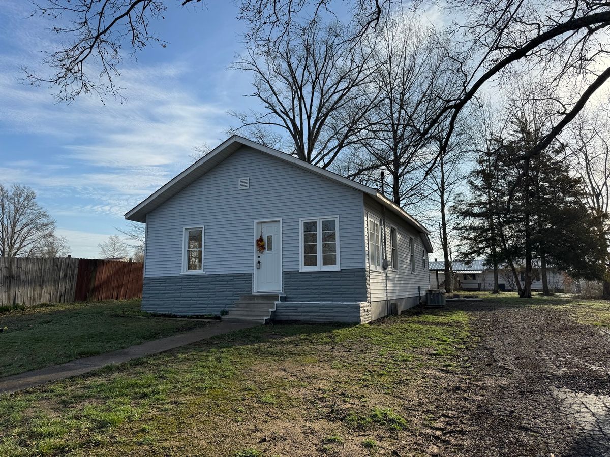 618 McLeansboro Street, Benton, IL 62812