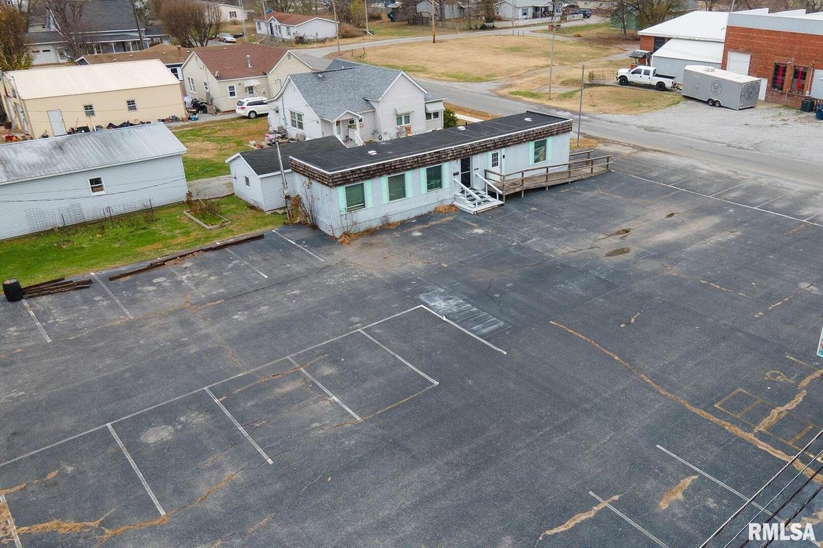 401 LOGAN Street, West Frankfort, IL 62896