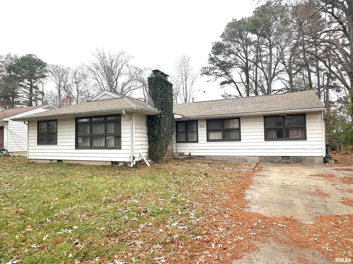 1206 Chautauqua Street, Carbondale, IL 62901