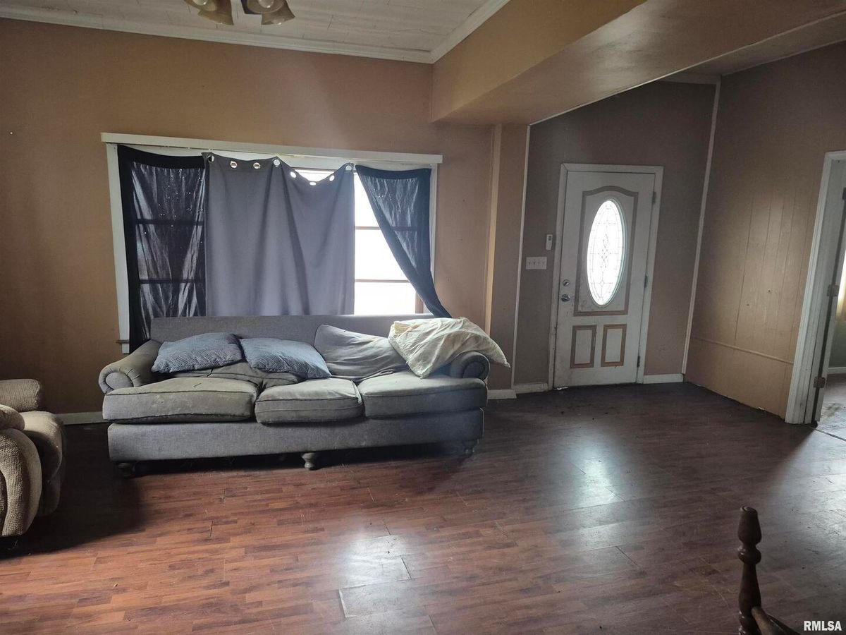 117 N MONROE Street, Golconda, IL 62938
