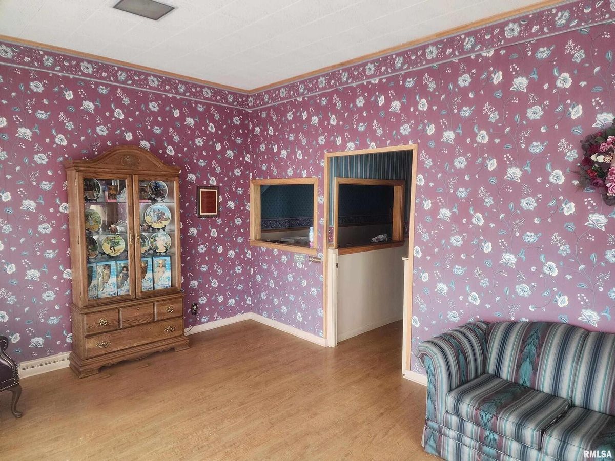 114 W 5TH Street, Mt Carmel, IL 62863-9998