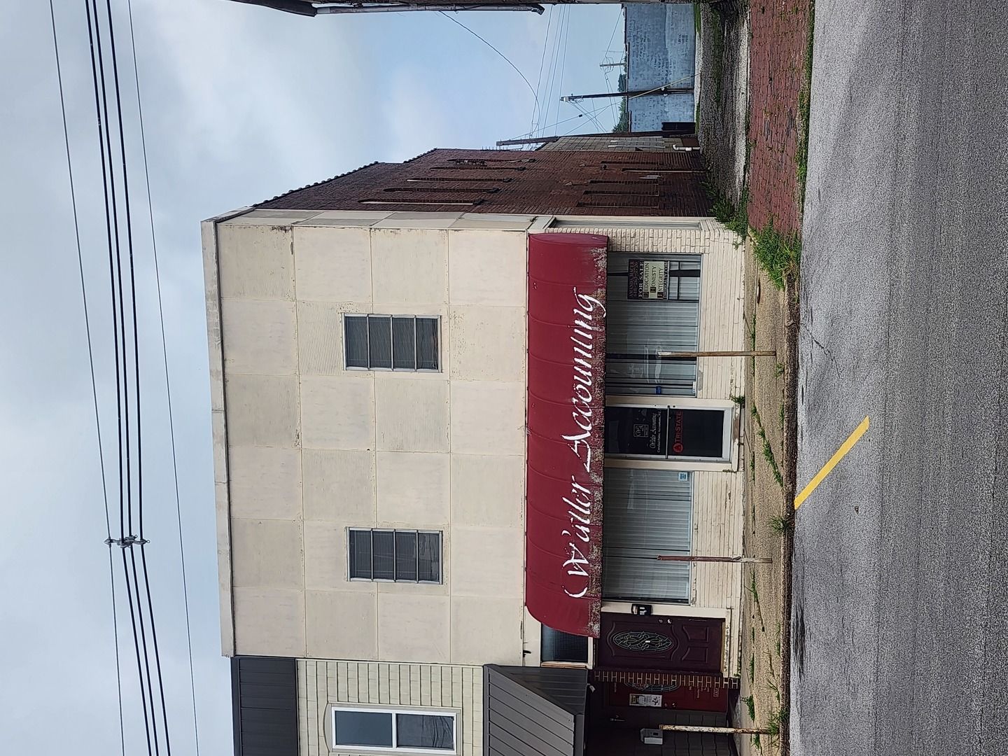 114 W 5TH Street — Mt Carmel, IL 62863-9998