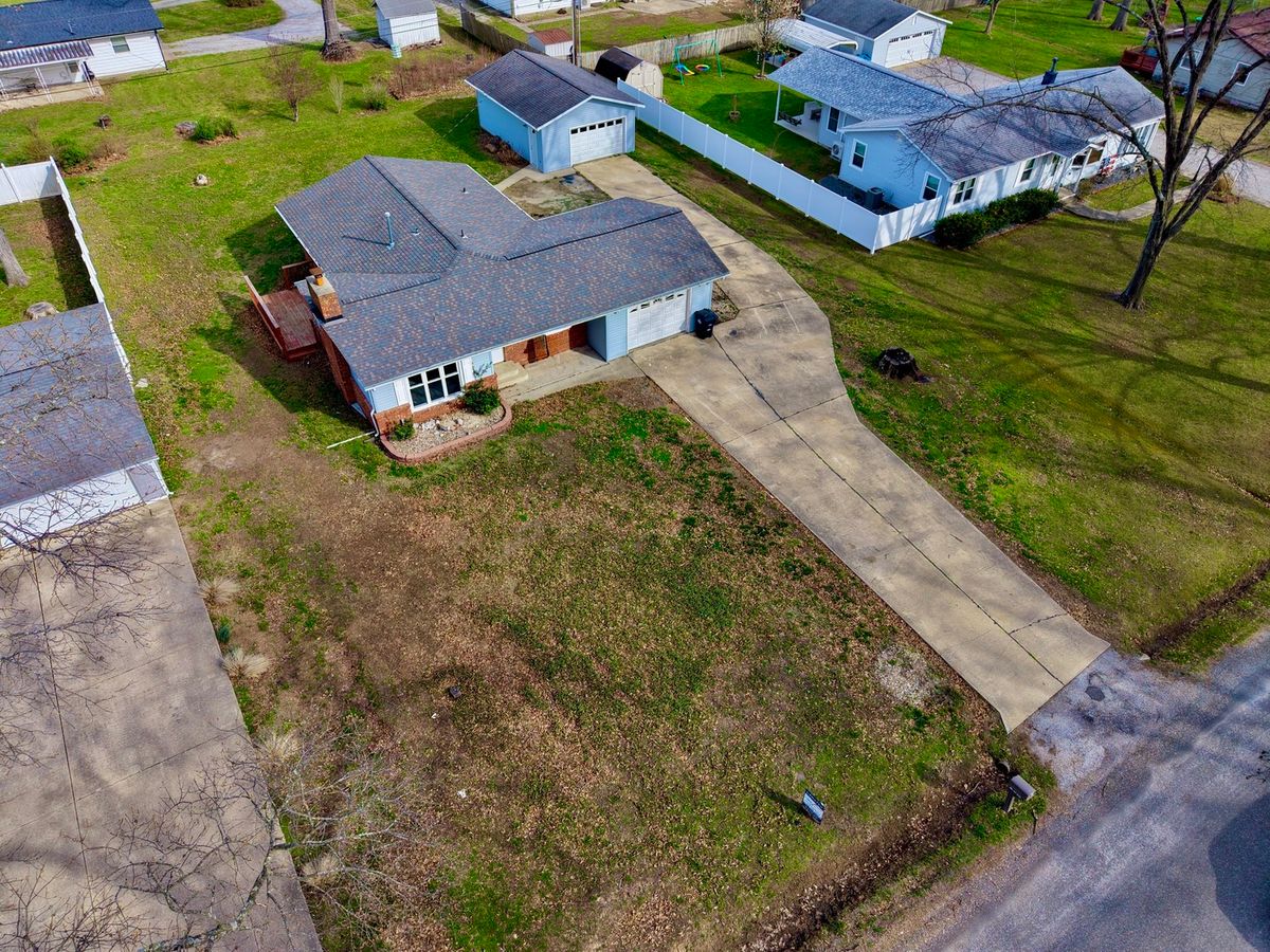 274 Oaktree Ave Avenue, Salem, IL 62881