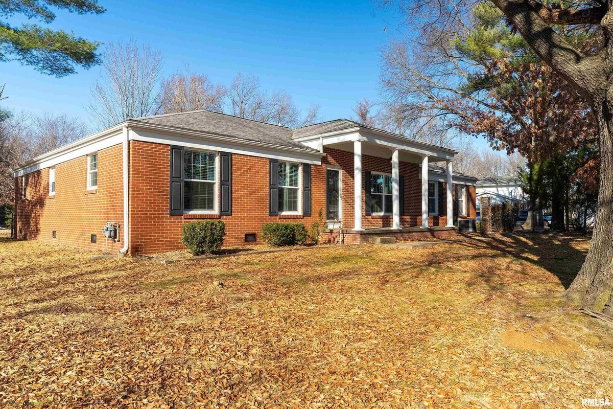 203 Fairway Vista Road, Murphysboro, IL 62966