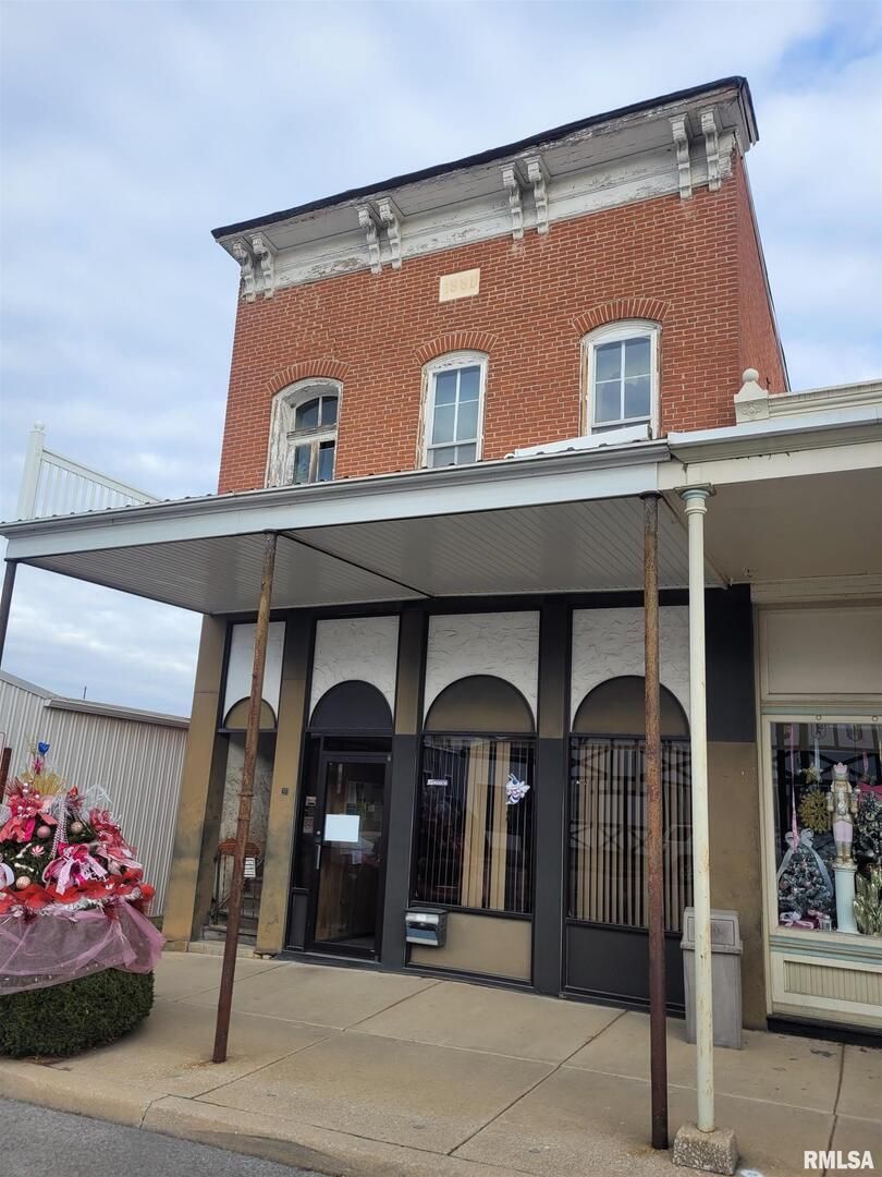 211 St Louis Street, Nashville, IL 62263