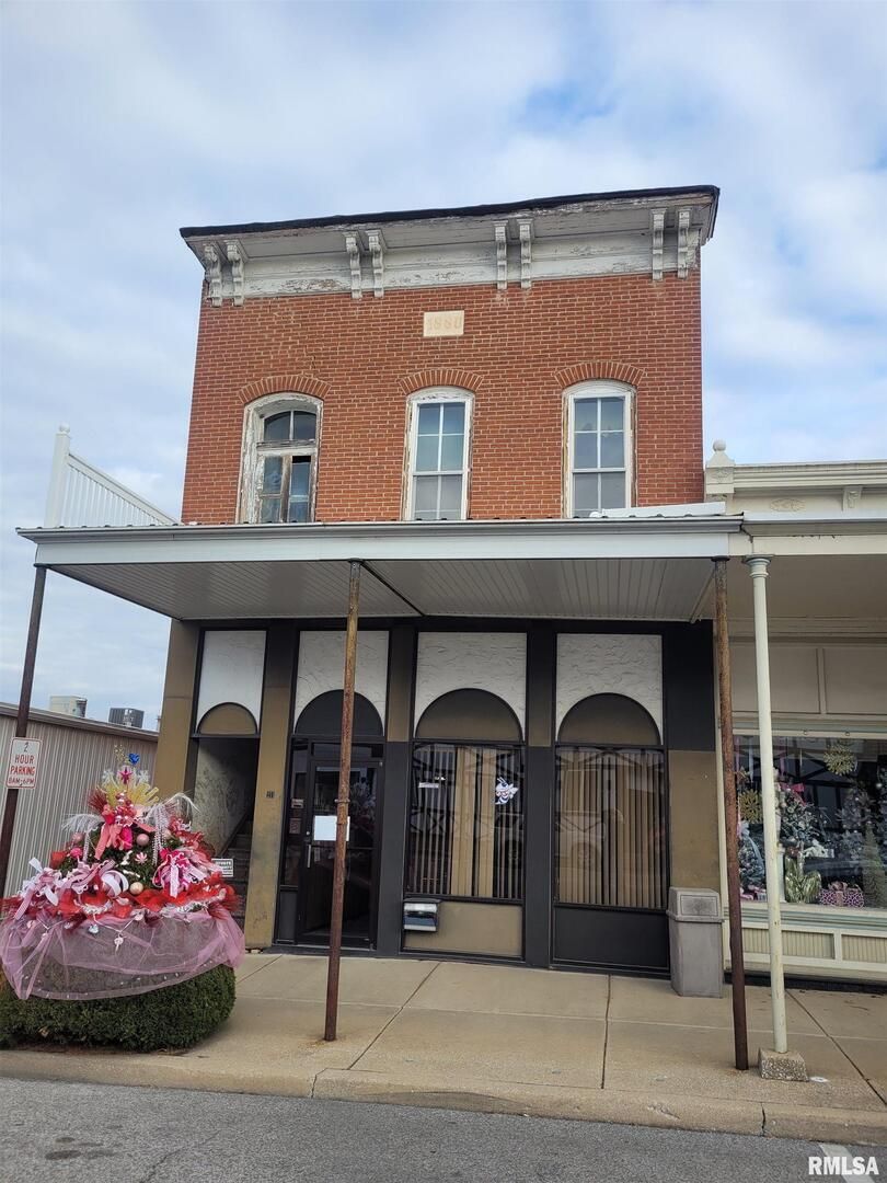 211 W St Louis Street, Nashville, IL 62263