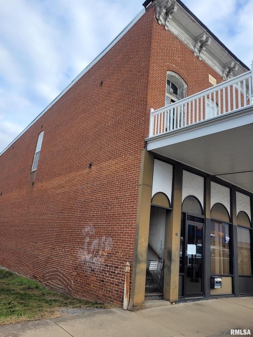 211 W St Louis Street, Nashville, IL 62263