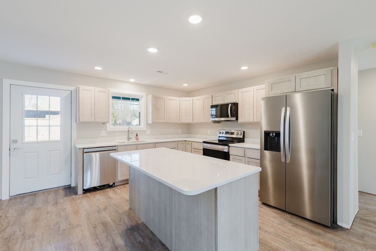 102 TOWNHOUSE Drive, Cambria, IL 62915