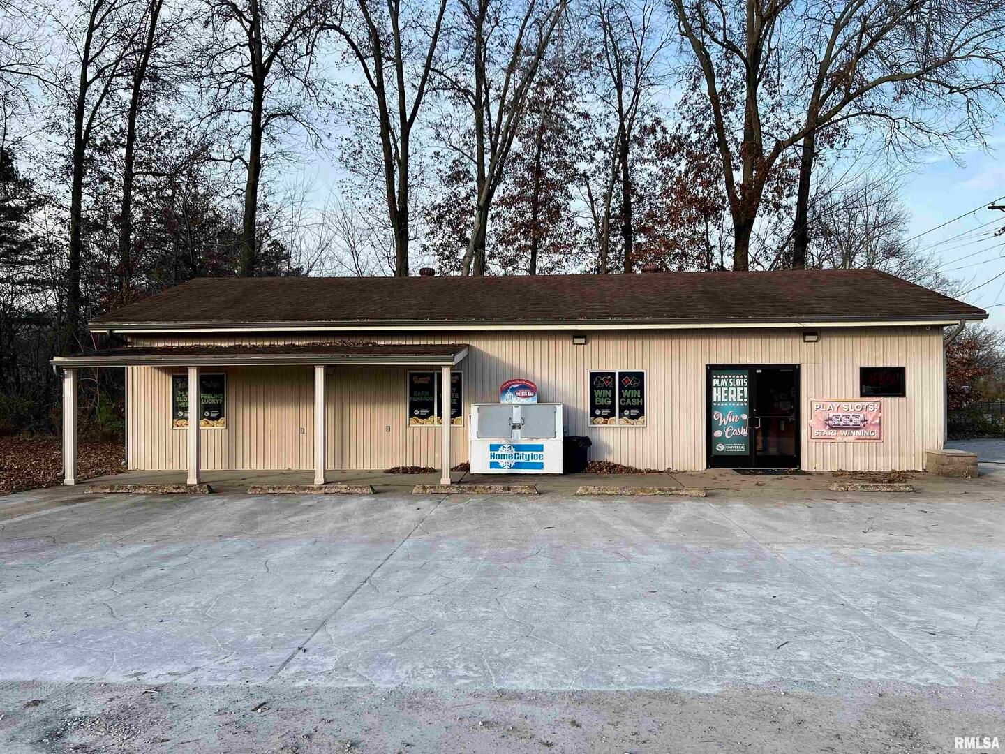 18375 Route 37 Highway — West Frankfort, IL 62896