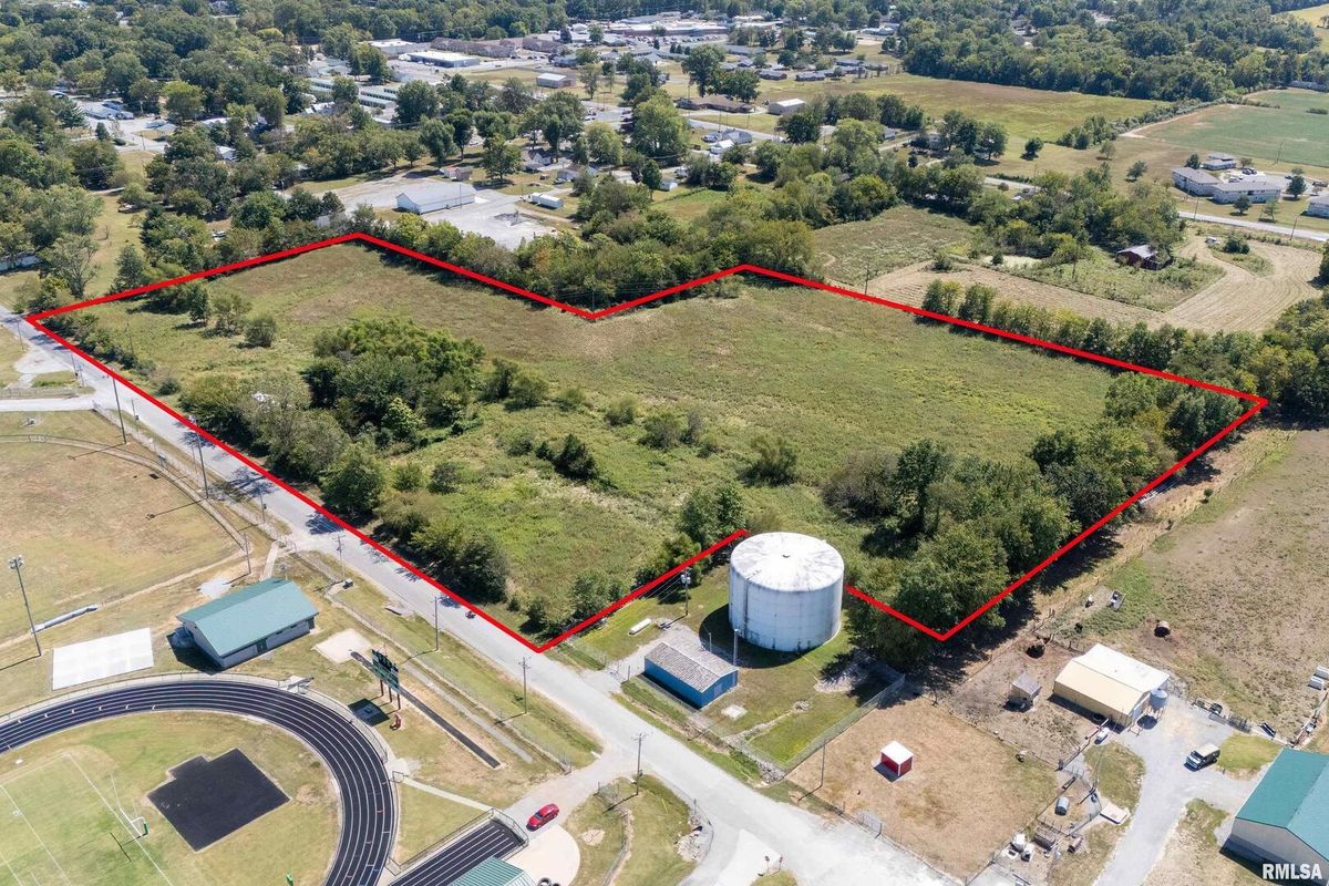 000 MAIN Street, Mcleansboro, IL 62859