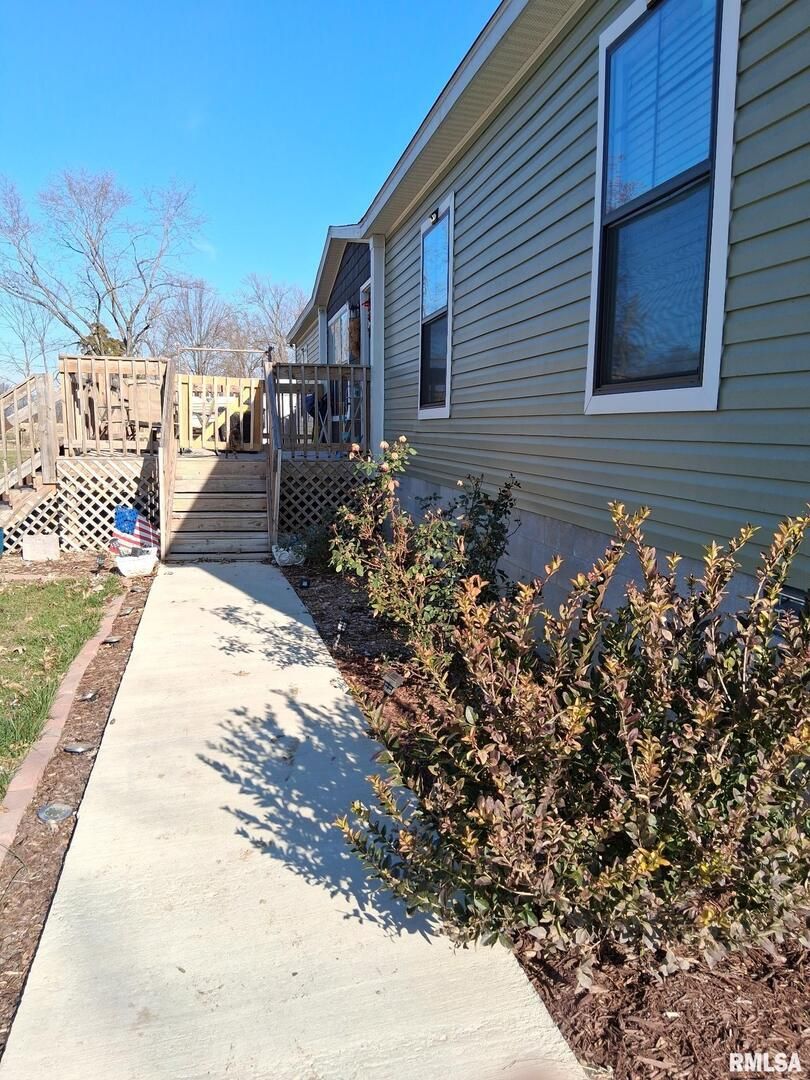1300 JACKSON Avenue, Sandoval, IL 62882