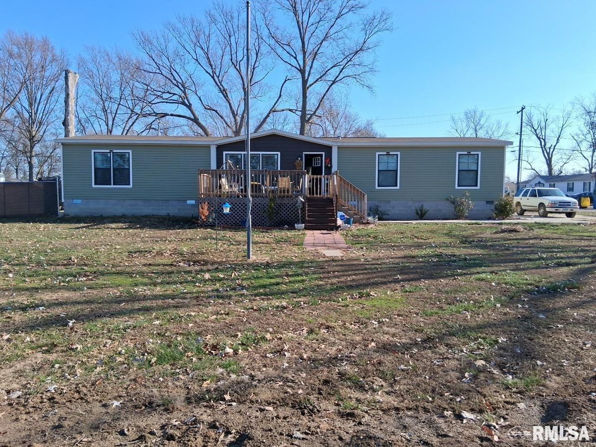 1300 JACKSON Avenue, Sandoval, IL 62882