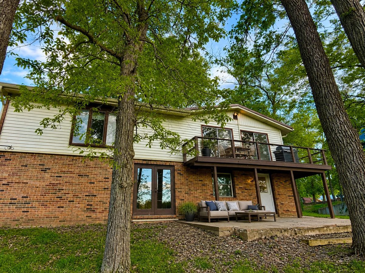 15981 HILLCREST Drive, Effingham, IL 62401