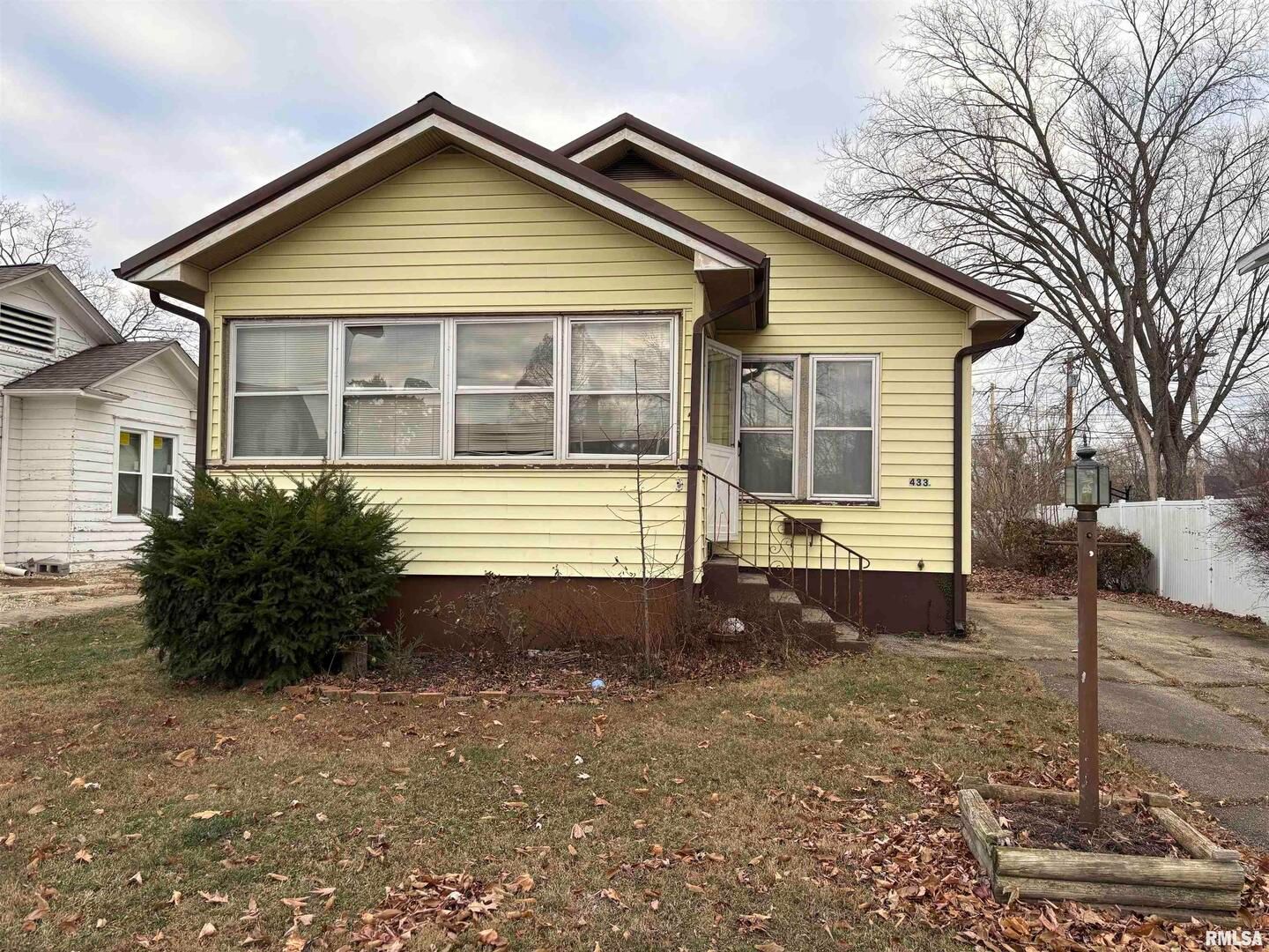 433 LINDEN — Centralia, IL 62801