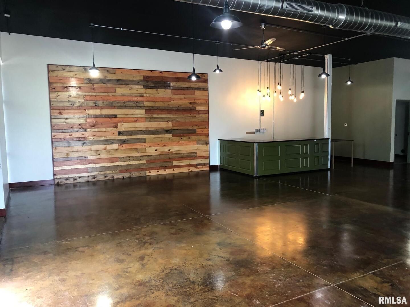 1150 E KIMBERLY Road #C — Davenport, IA 52807