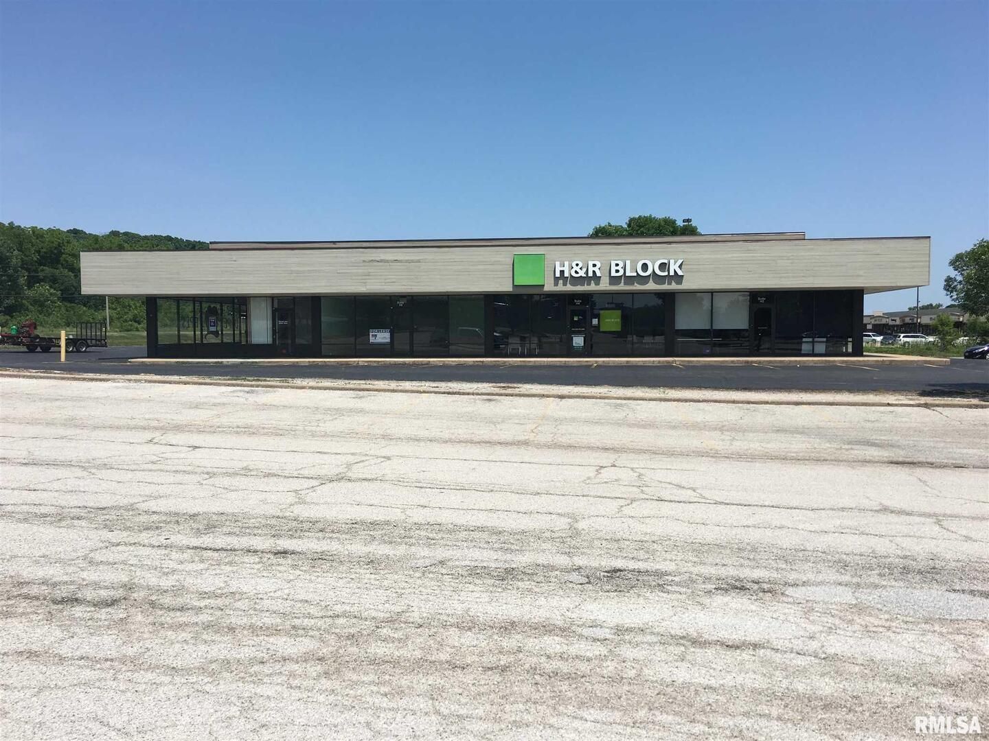 3850 BLACKHAWK Road #H-1 — Rock Island, IL 61201
