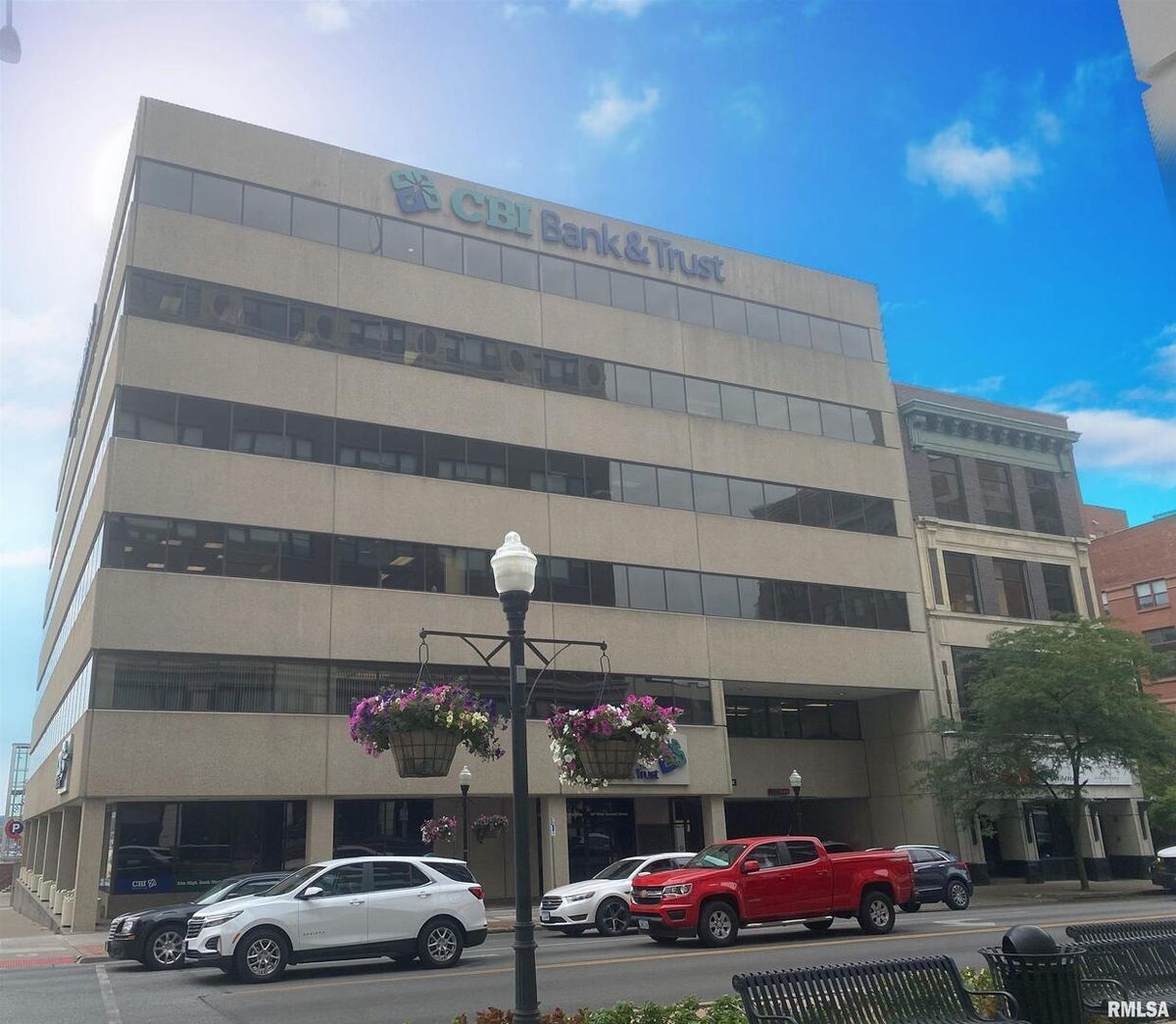 101 2ND Street, Davenport, IA 52801