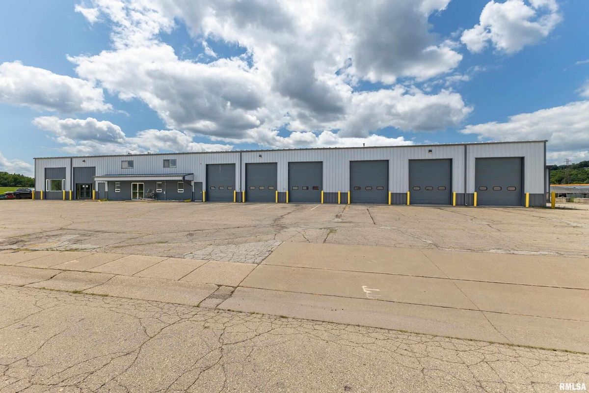 1190 ROOSEVELT Street, Dubuque, IA 52001