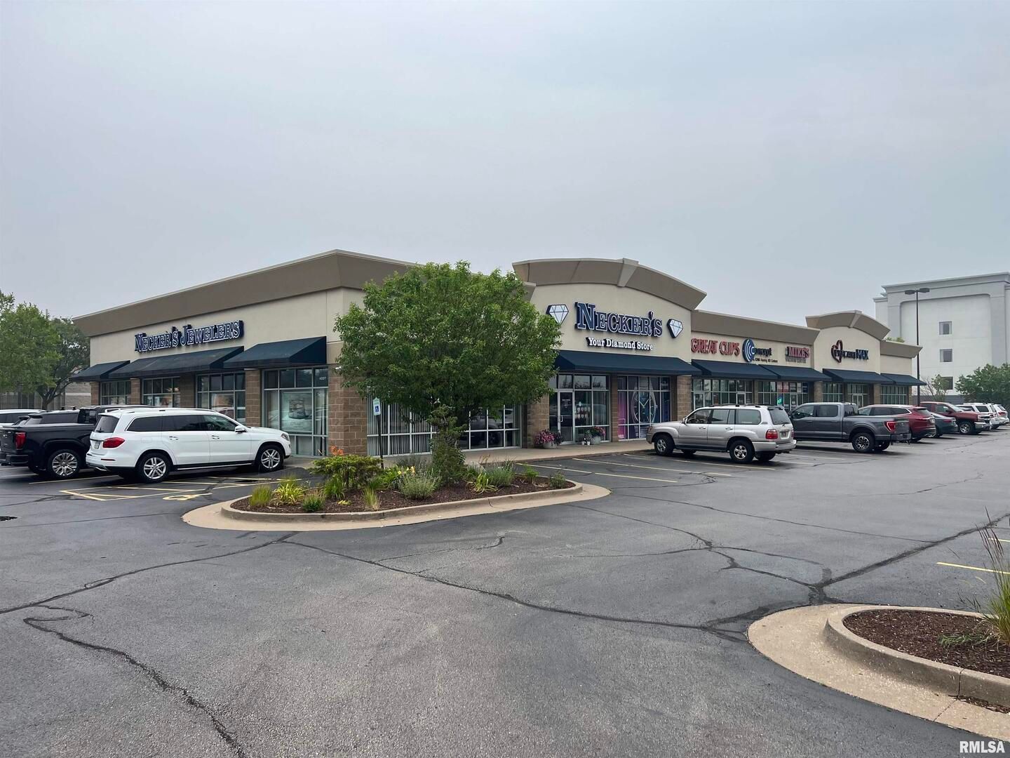 4007 E 53RD Street — Davenport, IA 52807