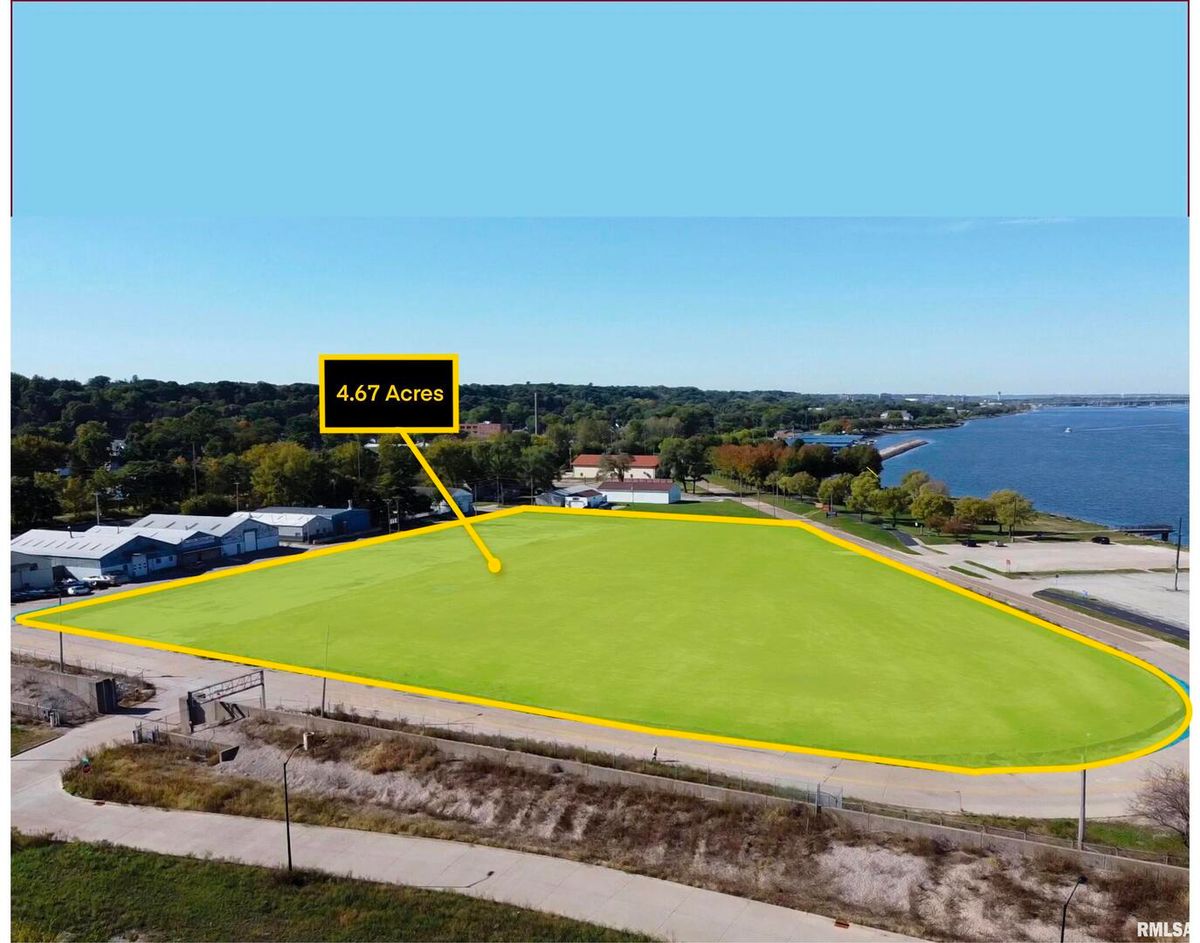 5420 Old River Road, Moline, IL 61265