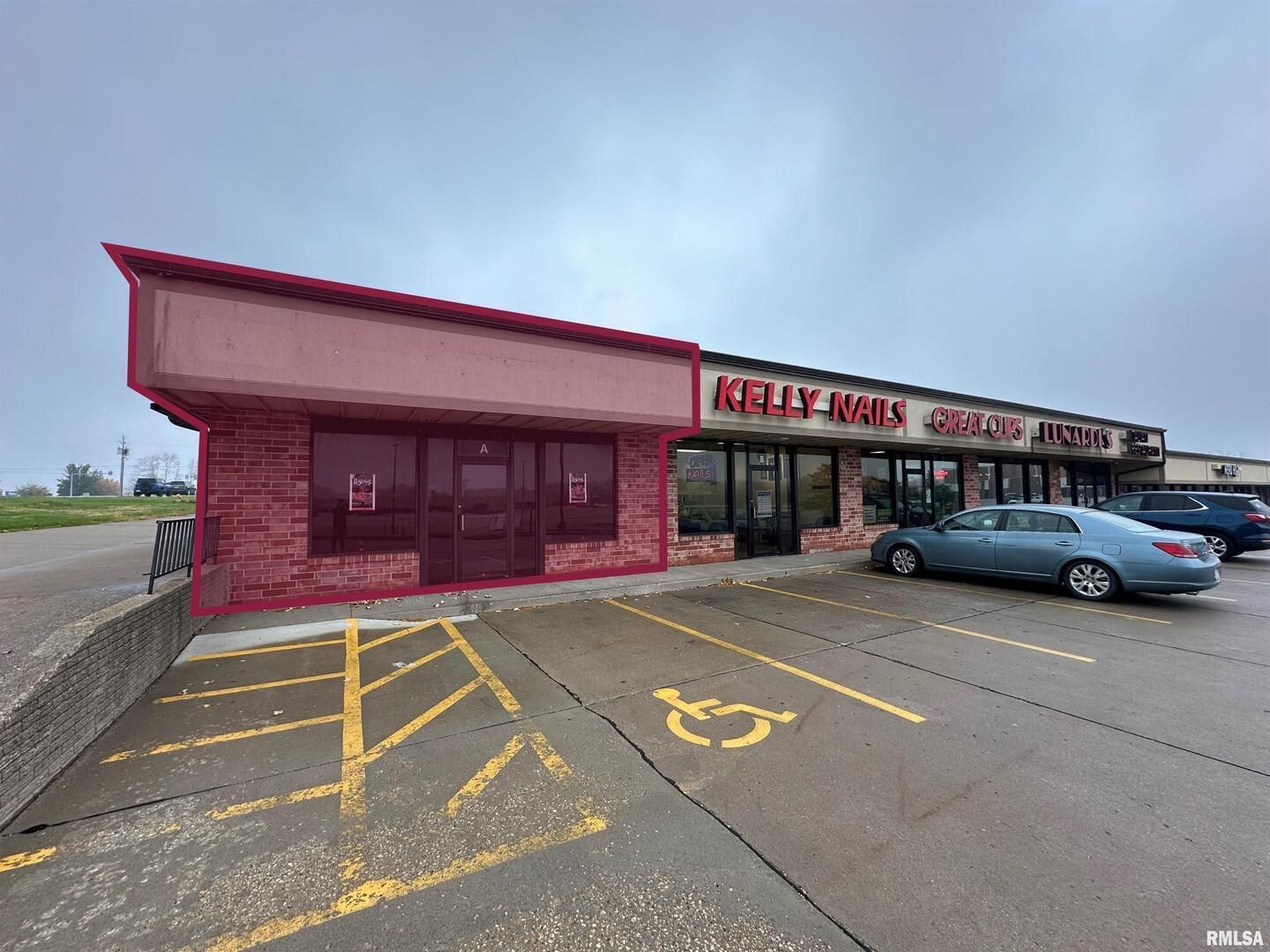 102 E Kimberly Rd Road #A — Davenport, IA 52806