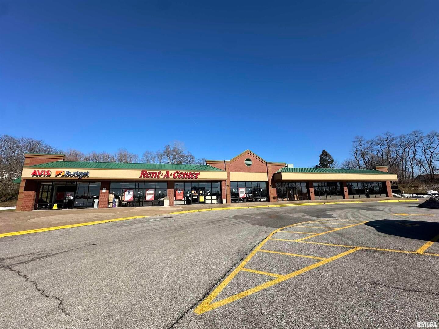 2140 W KIMBERLY Road #23 — Davenport, IA 52806