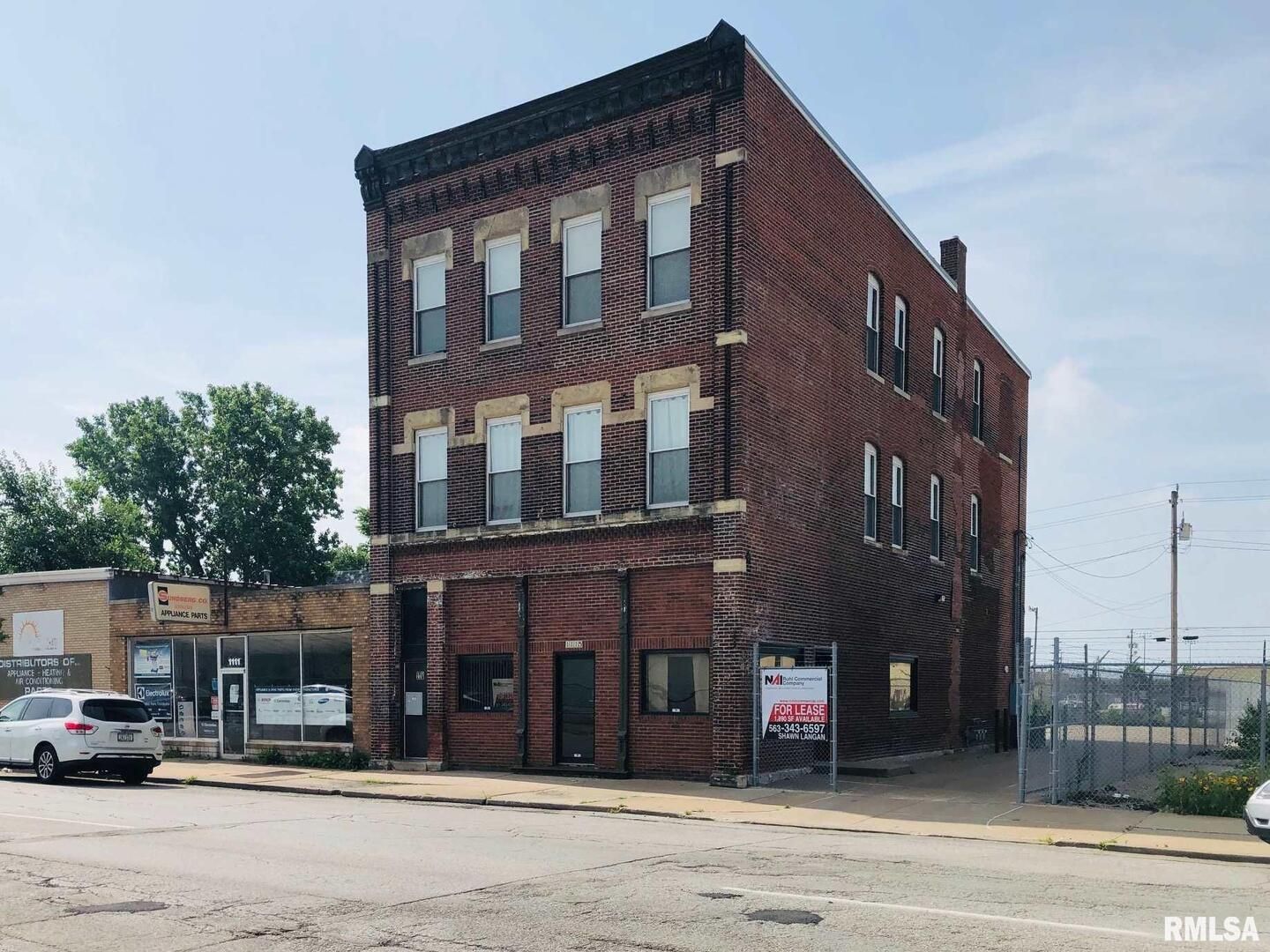 1115 W 3RD Street — Davenport, IA 52802