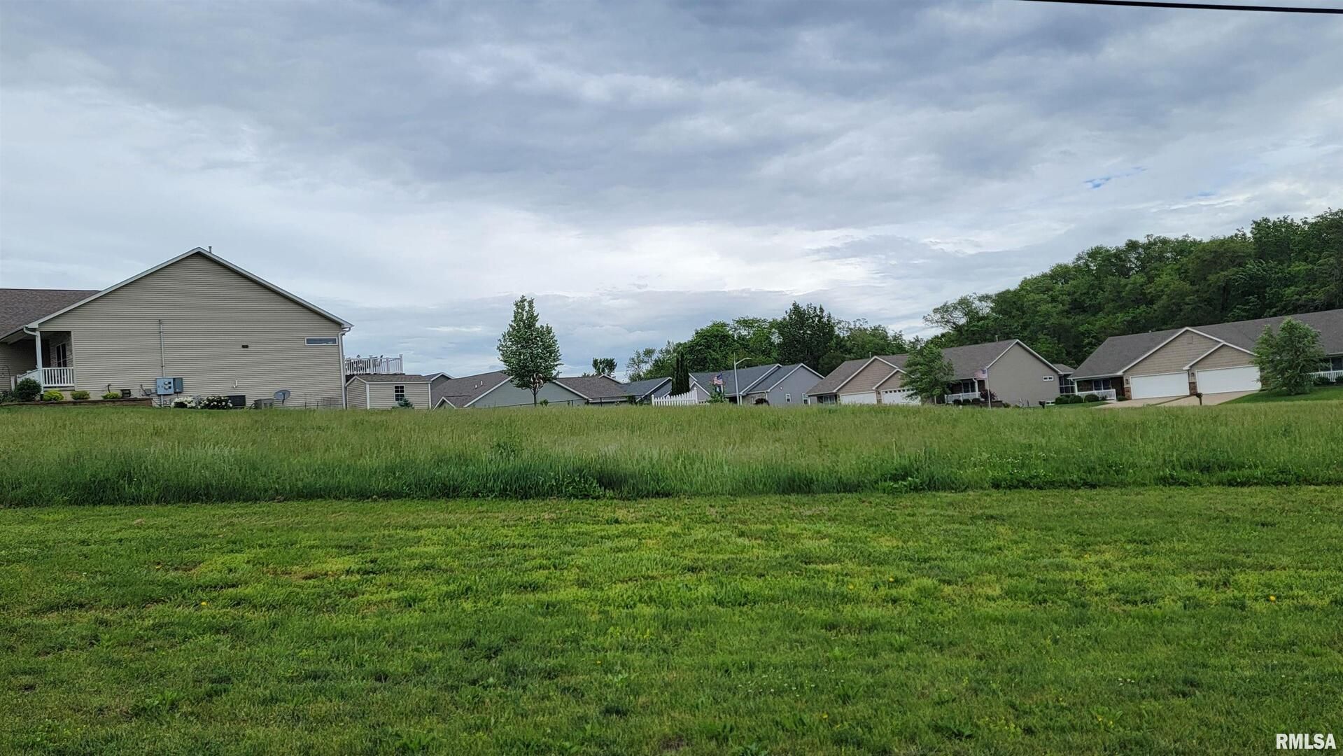 600 E 19TH Avenue — Coal Valley, IL 61240