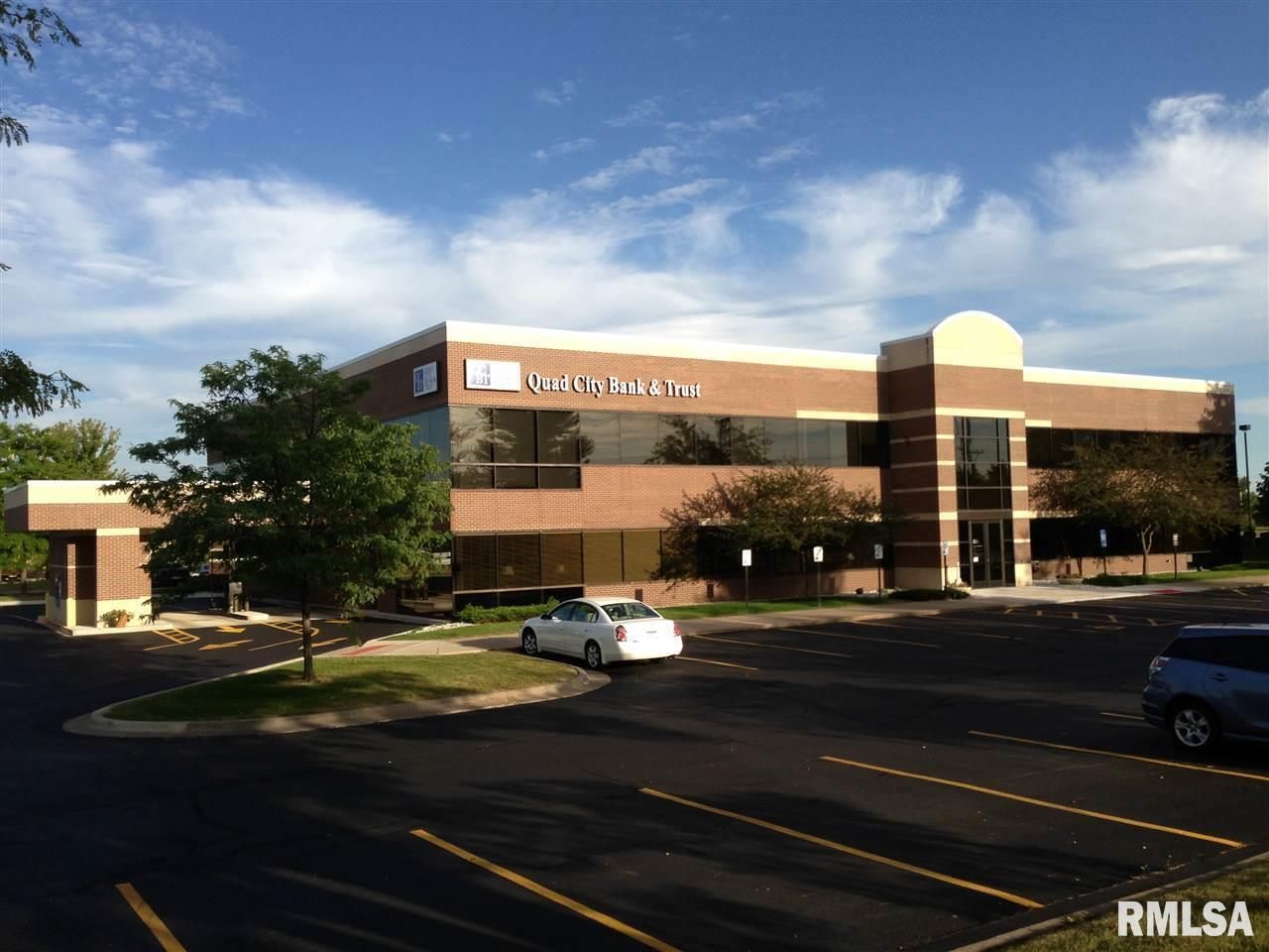 5405 UTICA RIDGE Road #106 — Davenport, IA 52807