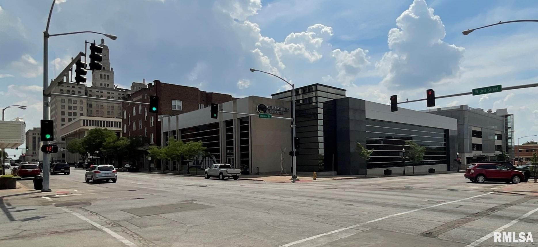 331 W 3RD Street #203 — Davenport, IA 52801