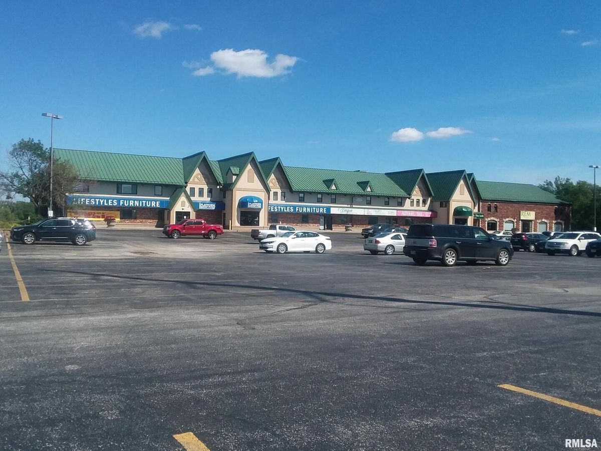 4711 BRADY Street, Davenport, IA 52806