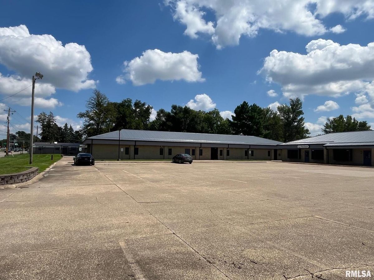 3817 LOCUST Street, Davenport, IA 52804