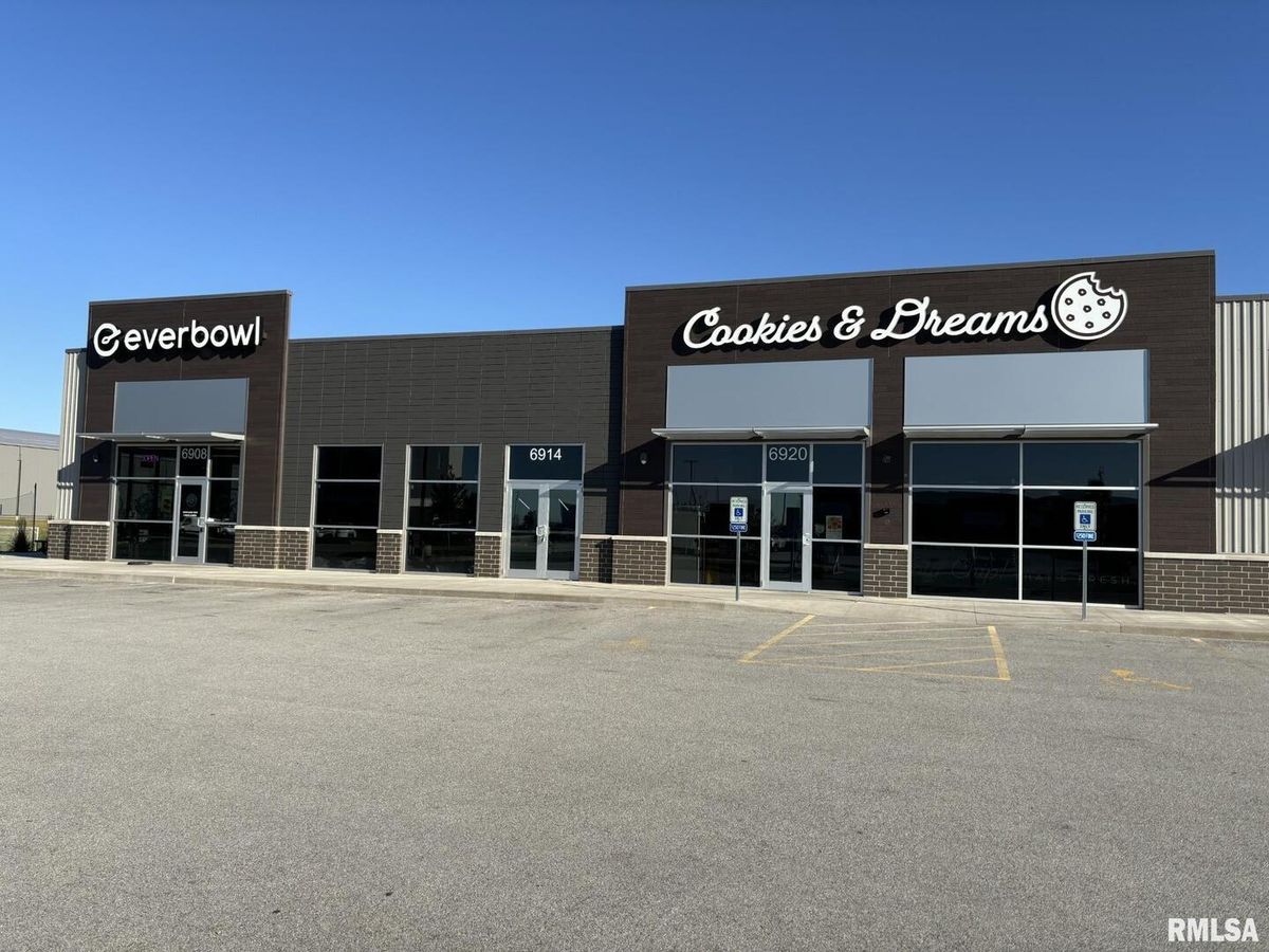 6914 Competition Court, Bettendorf, IA 52722