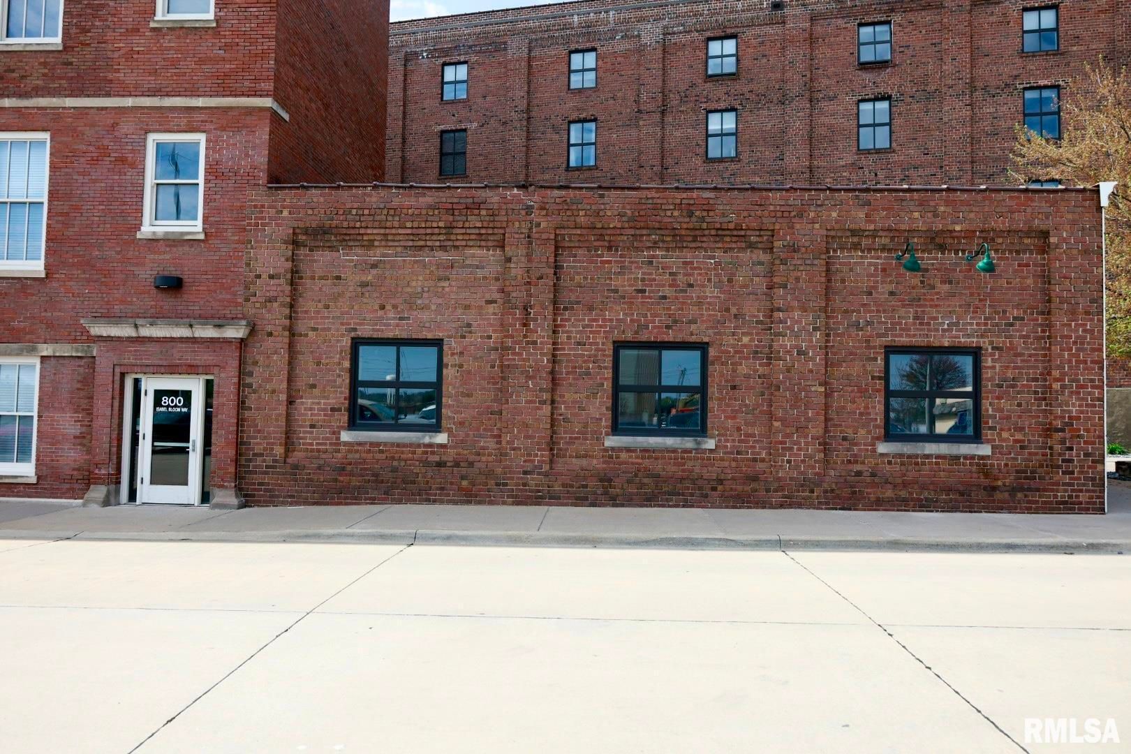800 ISABEL BLOOM Way #3-103 — Davenport, IA 52803