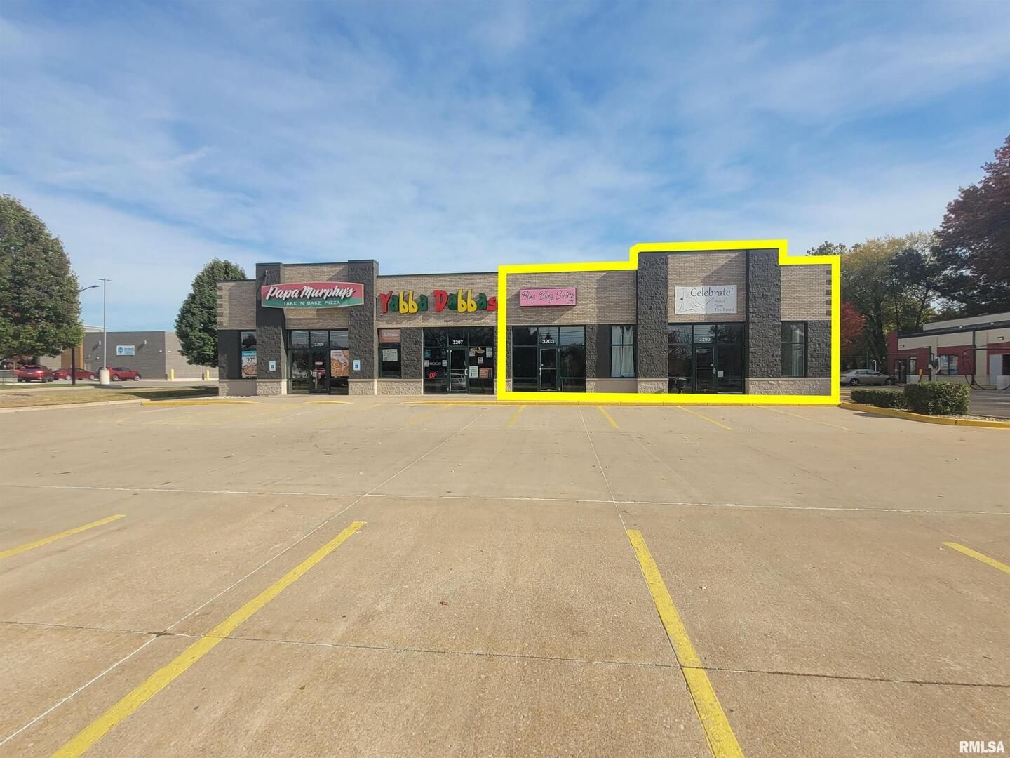 3203 DEVILS GLEN Road — Bettendorf, IA 52722